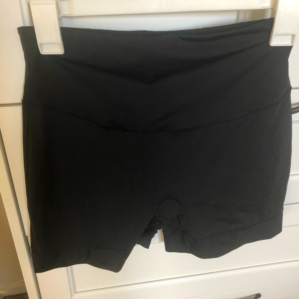 Yummie Ultralight Shaping Short